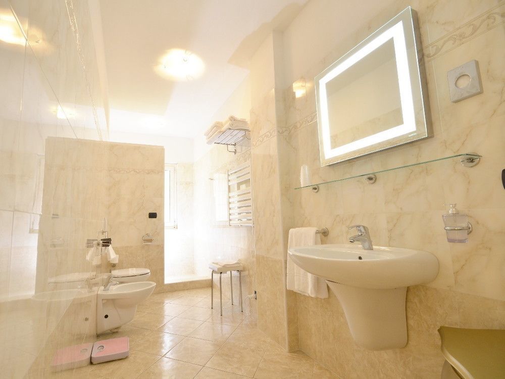 Relais Du Lac Desenzano del Garda Luaran gambar
